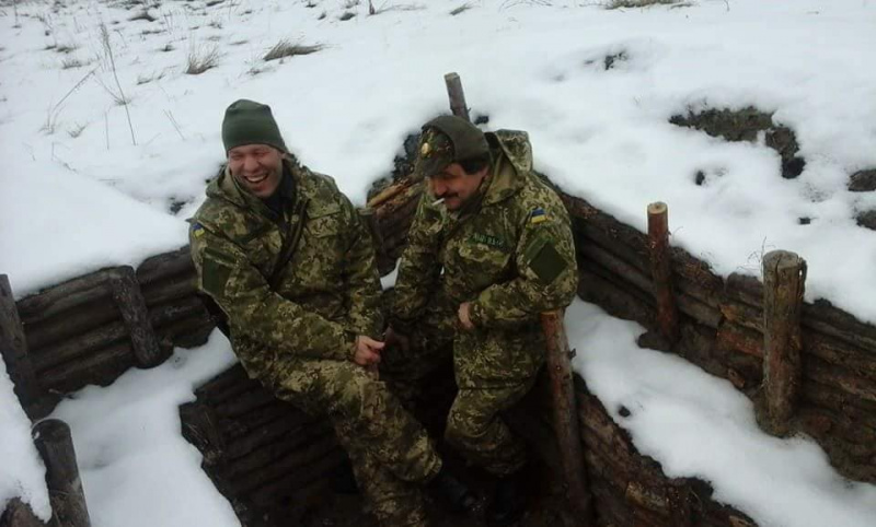 "Нужно встретить достойно": в сети разгорелся скандал из-за бойца АТО с триколором (фото)