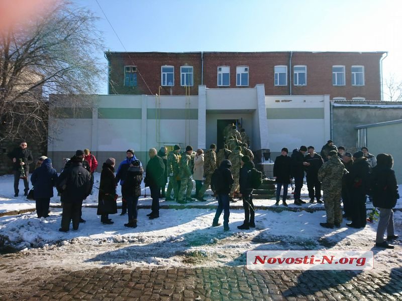 В Николаеве простились с легендарным летчиком Волошиным (фото, видео)