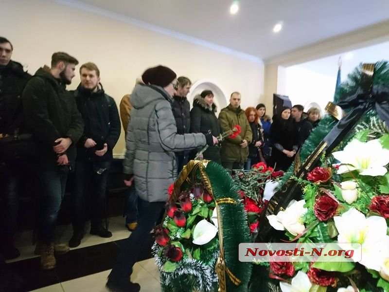 В Николаеве простились с легендарным летчиком Волошиным (фото, видео)