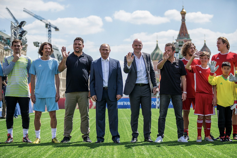 Роналдо сфотографировался с Путиным на Красной площади и похвалил Россию