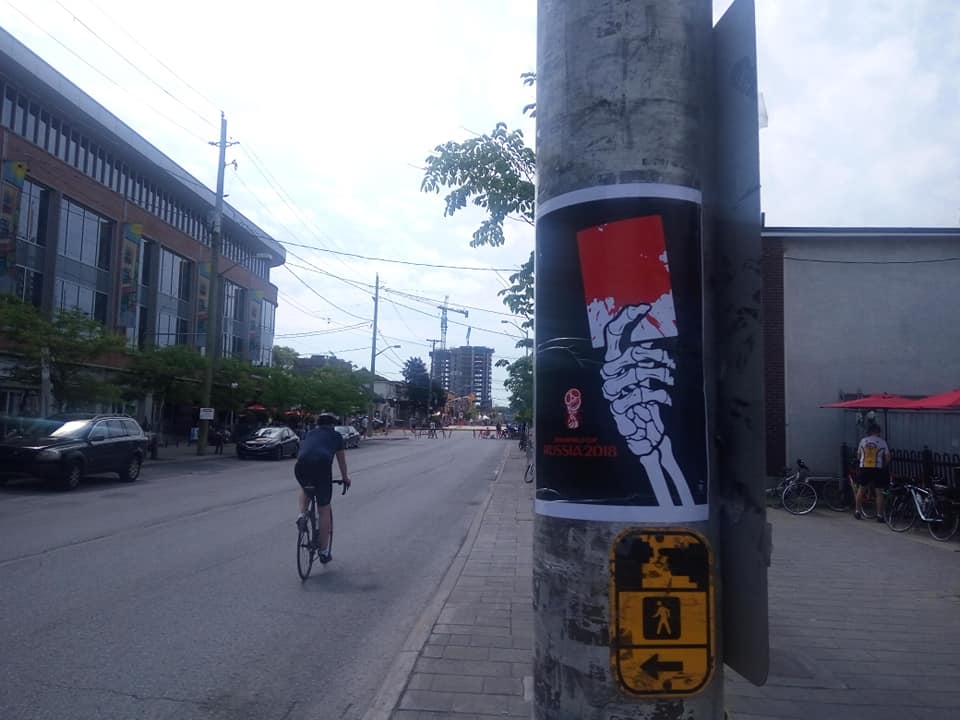 В Канаде расклеили плакаты против ЧМ-2018 (фото)