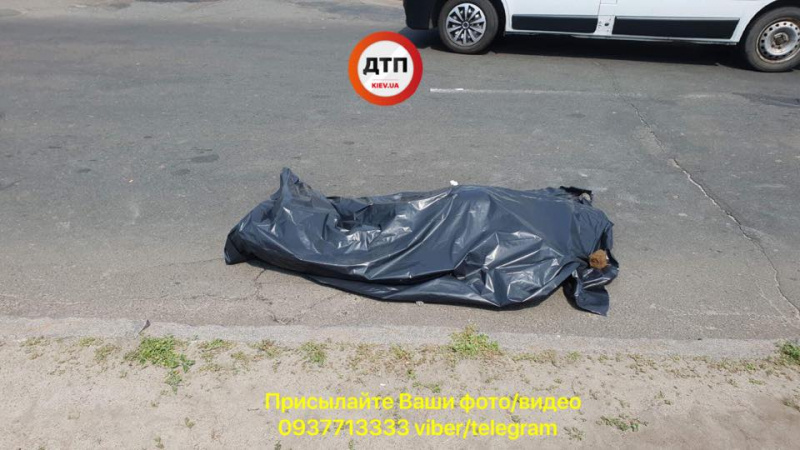 У Києві помер літній велосипедист під час руху (фото)