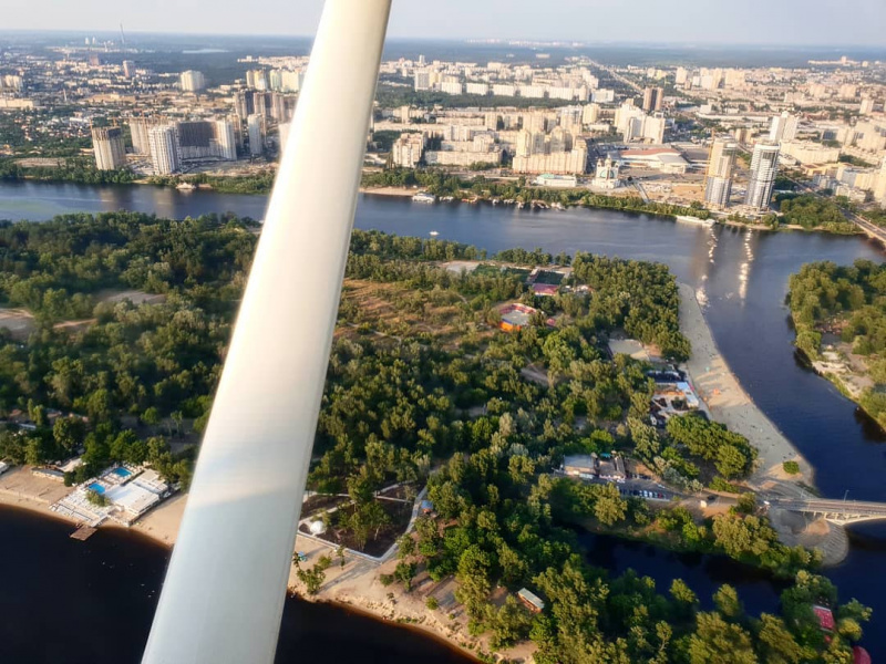 &quot;Самолет и торт-чемодан&quot;: Дмитрий Комаров ярко отпраздновал день рождения (фото)