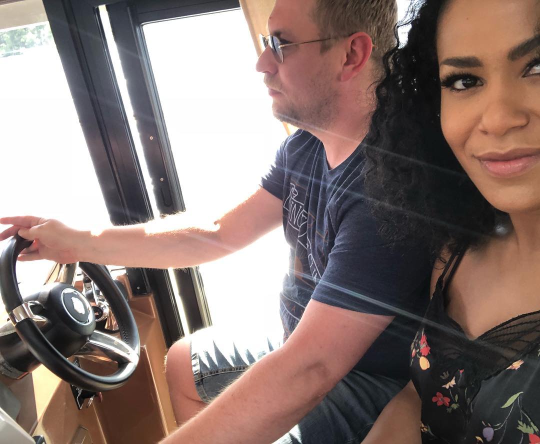 "Бывает сложно": Гайтана поразила трогательным снимком с мужем