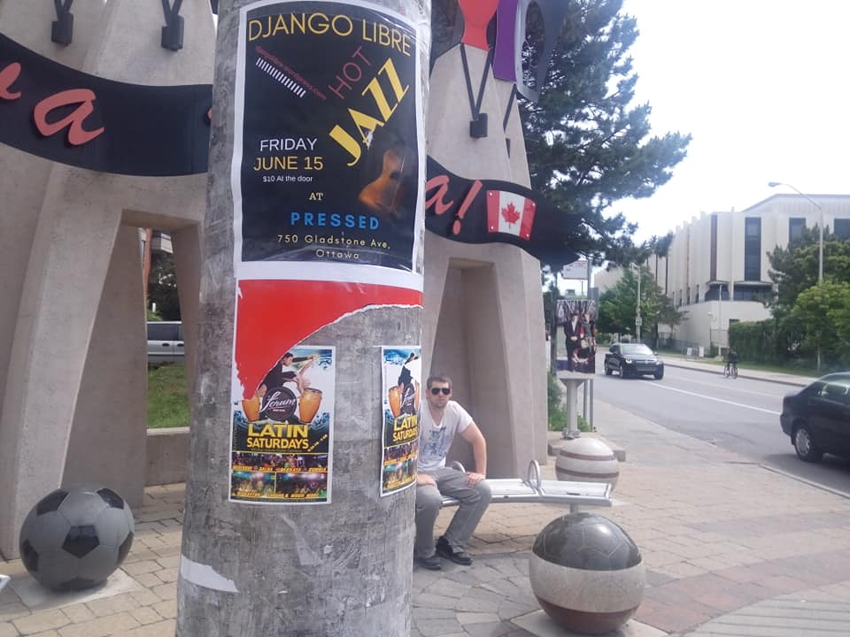 В Канаде расклеили плакаты против ЧМ-2018 (фото)