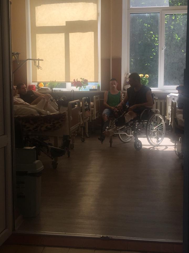 "Новый борт с ранеными": волонтер призвала помочь бойцам в киевском госпитале