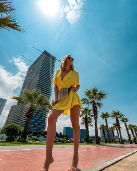 &quot;Полякова отдыхает&quot;: Леся Никитюк поразила фанатов длинными ногами (фото)