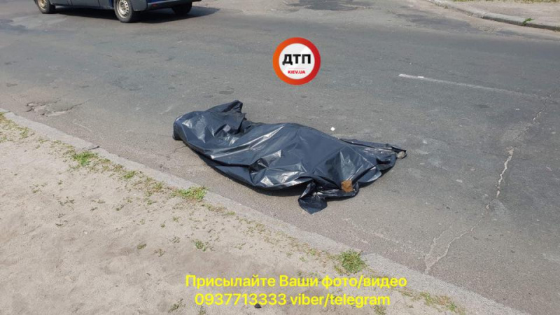 У Києві помер літній велосипедист під час руху (фото)