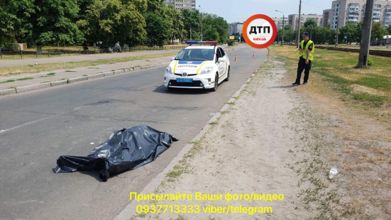 В Киеве умер пожилой велосипедист во время движения (фото)