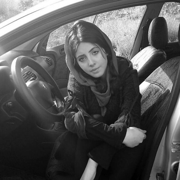 Стало відомо, як виглядала до операцій "копія" Джолі