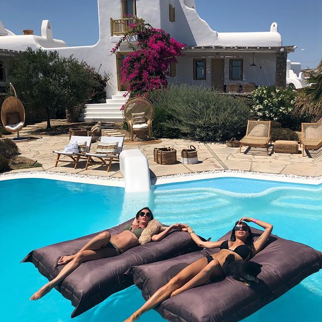 "Красуня": колишня невістка Ющенка похвалилася відвертим фото в бікіні