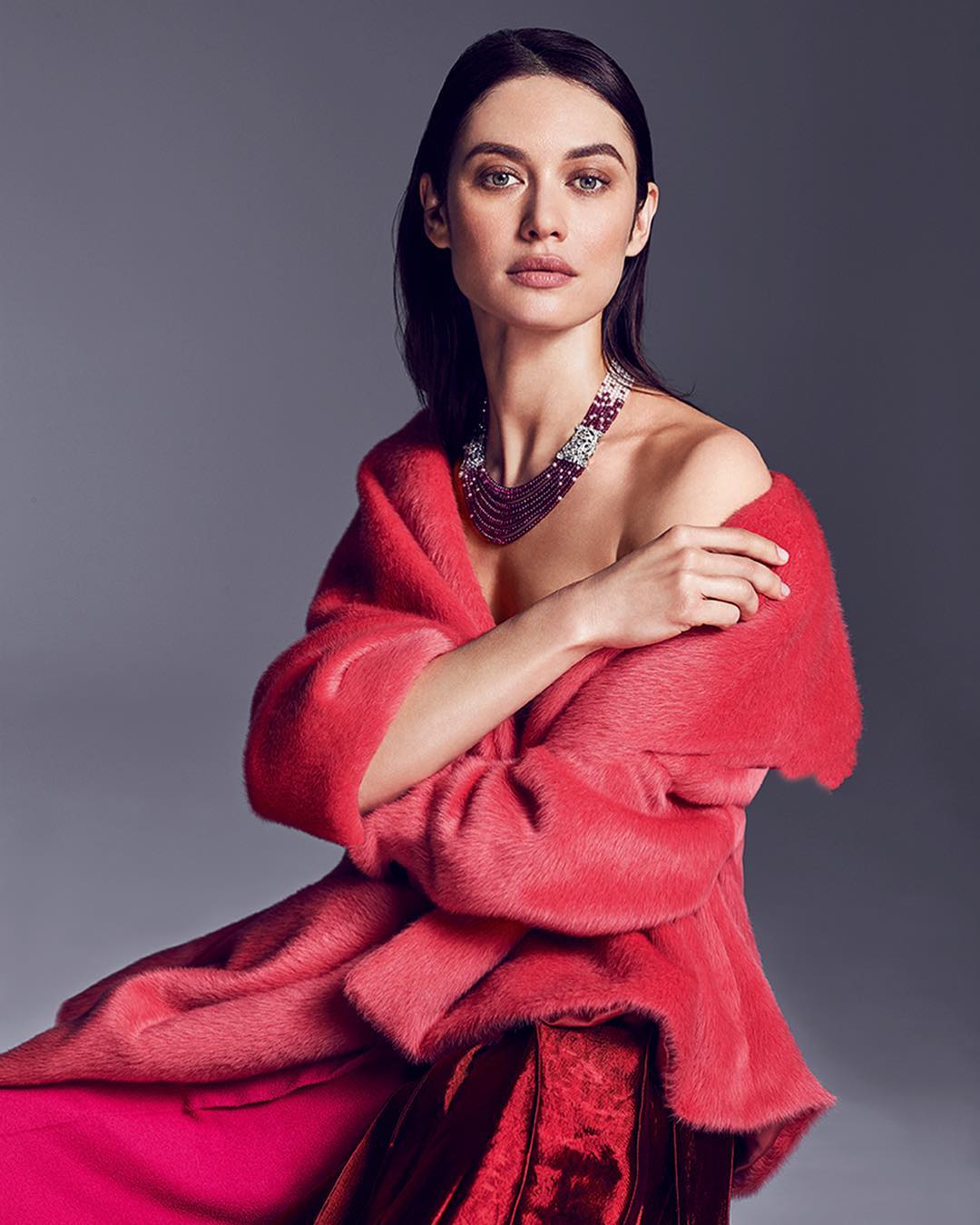 Голливудская звезда из Украины украсила обложку модного глянца (фото)