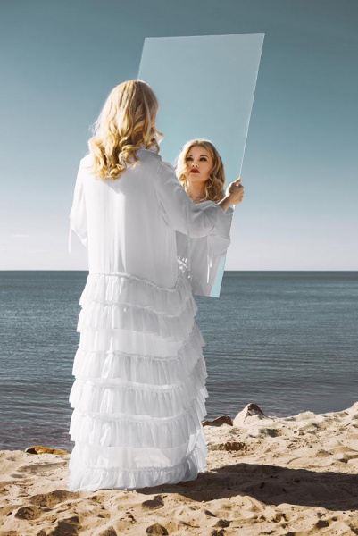 "Совсем другой человек": Лидия Таран поразила поклонников нежным образом в летней фотосессии