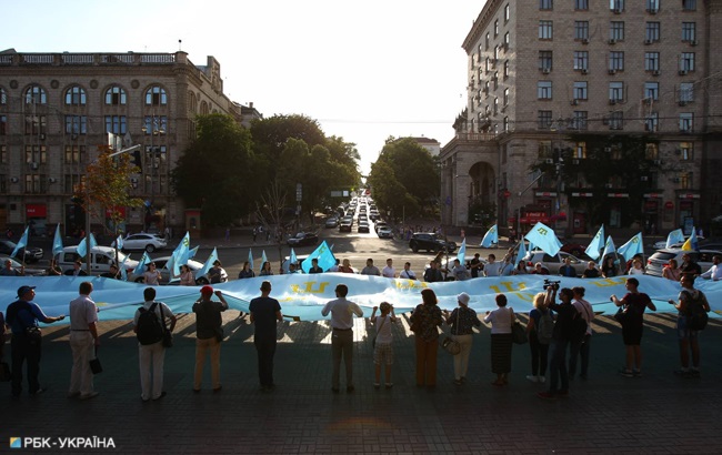 День кримськотатарського прапору: як пройшла щорічна хода (фоторепортаж)