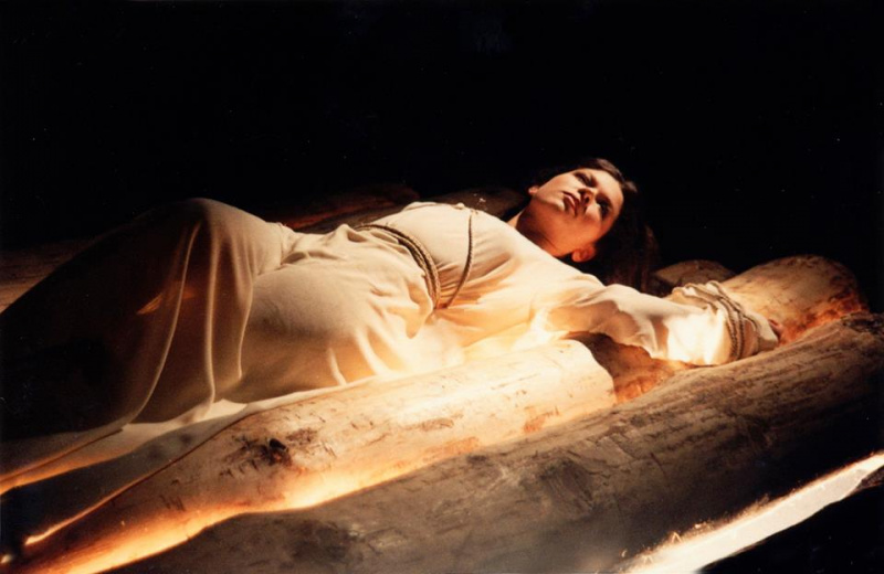 Руслана показала архивные фото 20-летней давности со съемок клипа на песню "Світанок"