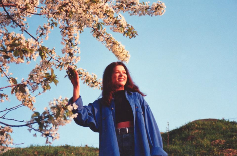 Руслана показала архивные фото 20-летней давности со съемок клипа на песню "Світанок"