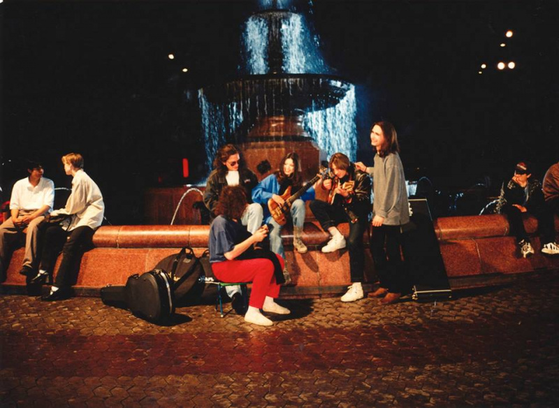 Руслана показала архивные фото 20-летней давности со съемок клипа на песню "Світанок"