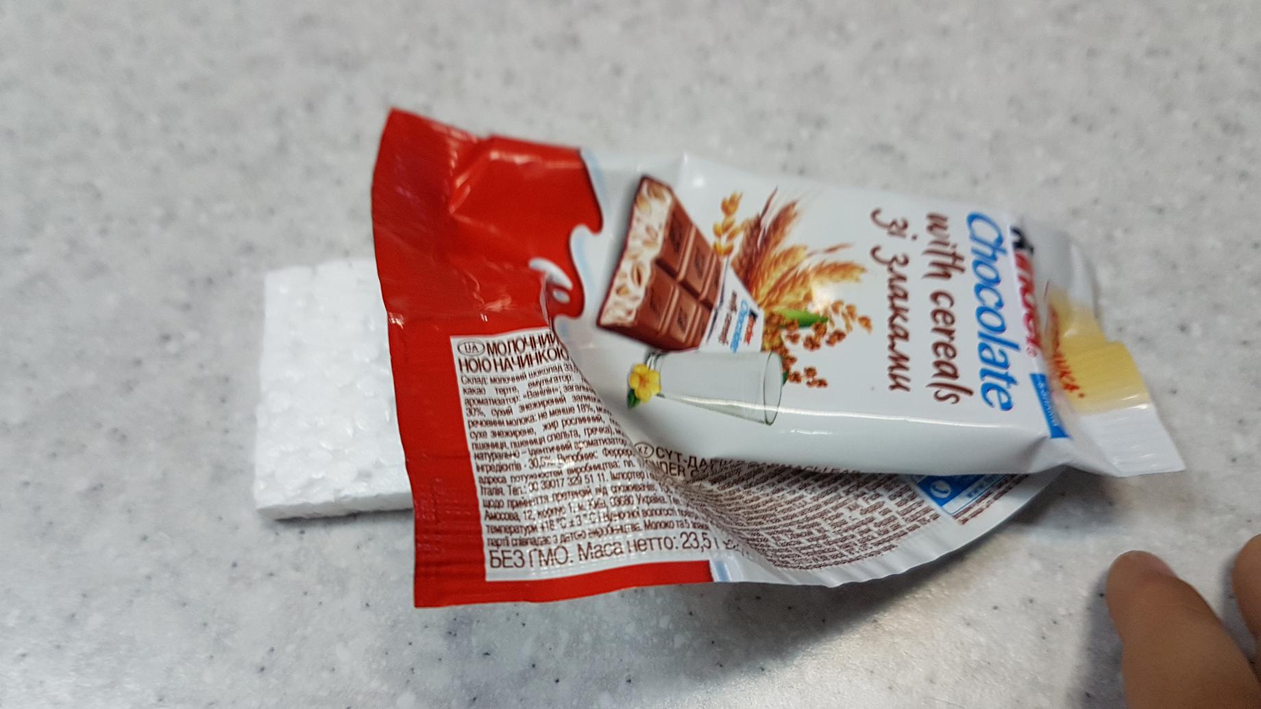 "Как так можно?" Содержимое детской шоколадки обескуражило жительницу Запорожья (фото)