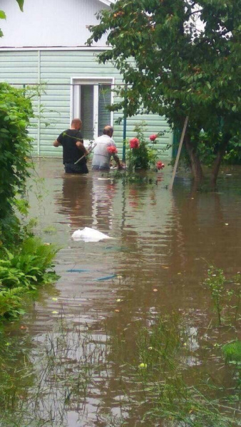 Чернигов из-за непогоды ушел под воду (фото, видео)