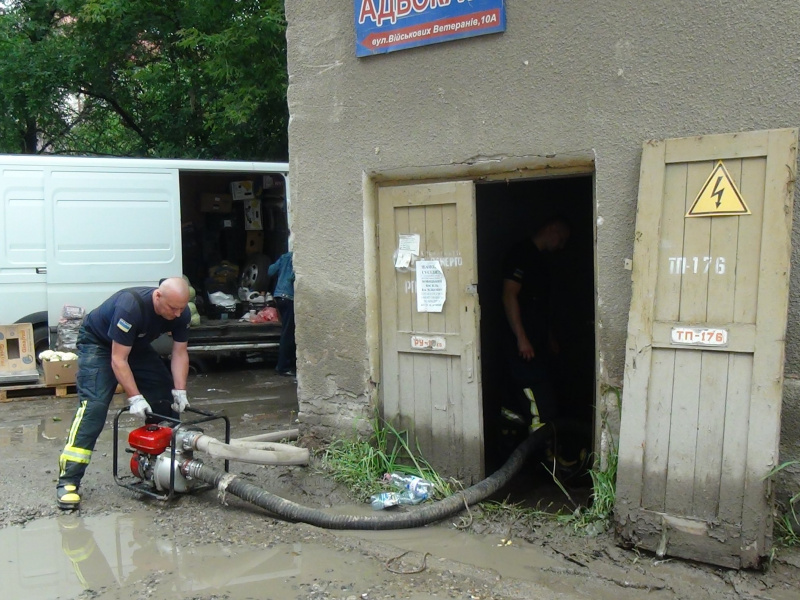 В Ивано-Франковской области затопило более 200 жилых зданий (фото)