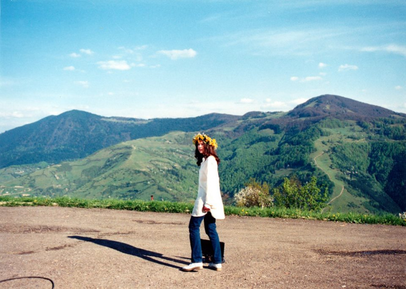 Руслана показала архивные фото 20-летней давности со съемок клипа на песню "Світанок"