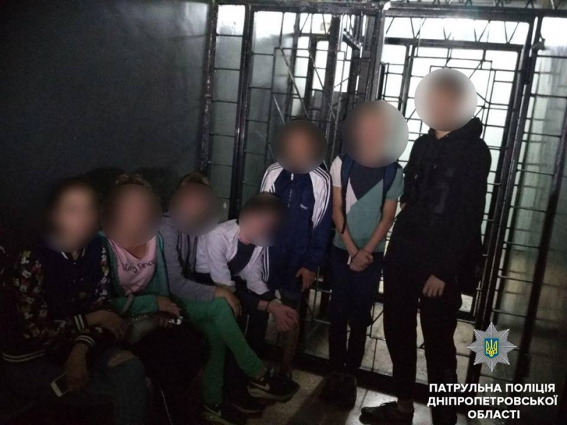 В Днепре школьники ограбили киоск ради выпивки (фото)