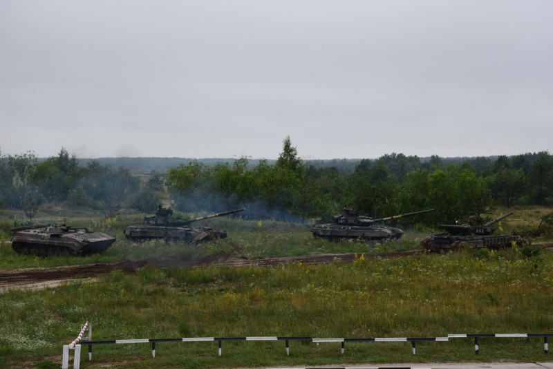 "Профессионализм и слаженность": в сети показали впечатляющую тренировку украинских танкистов (фото)