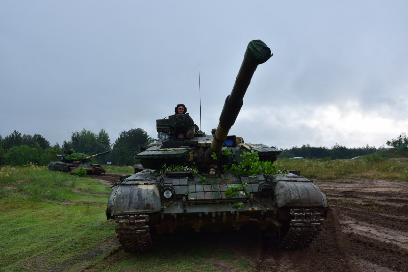 "Профессионализм и слаженность": в сети показали впечатляющую тренировку украинских танкистов (фото)