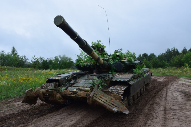 "Профессионализм и слаженность": в сети показали впечатляющую тренировку украинских танкистов (фото)
