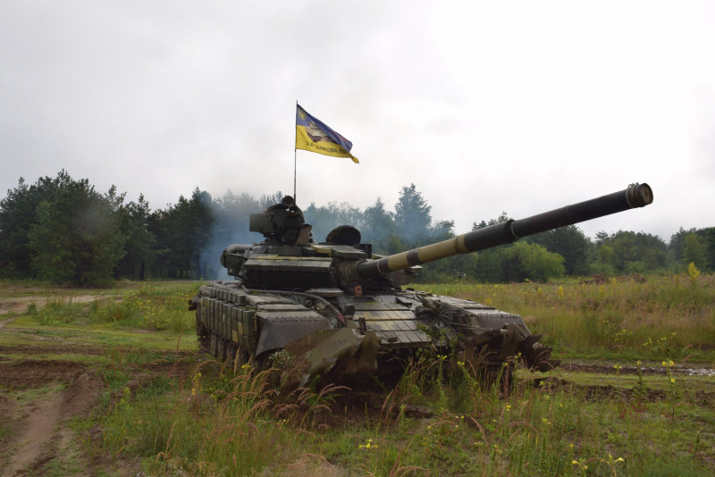 "Профессионализм и слаженность": в сети показали впечатляющую тренировку украинских танкистов (фото)