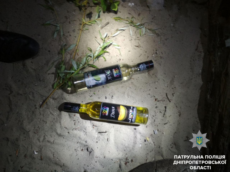 В Днепре школьники ограбили киоск ради выпивки (фото)