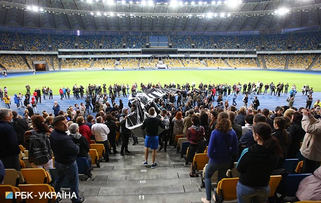 "Украина с тобой!": в Киеве на "Олимпийском" провели масштабную акцию в поддержку Сенцова (фото)