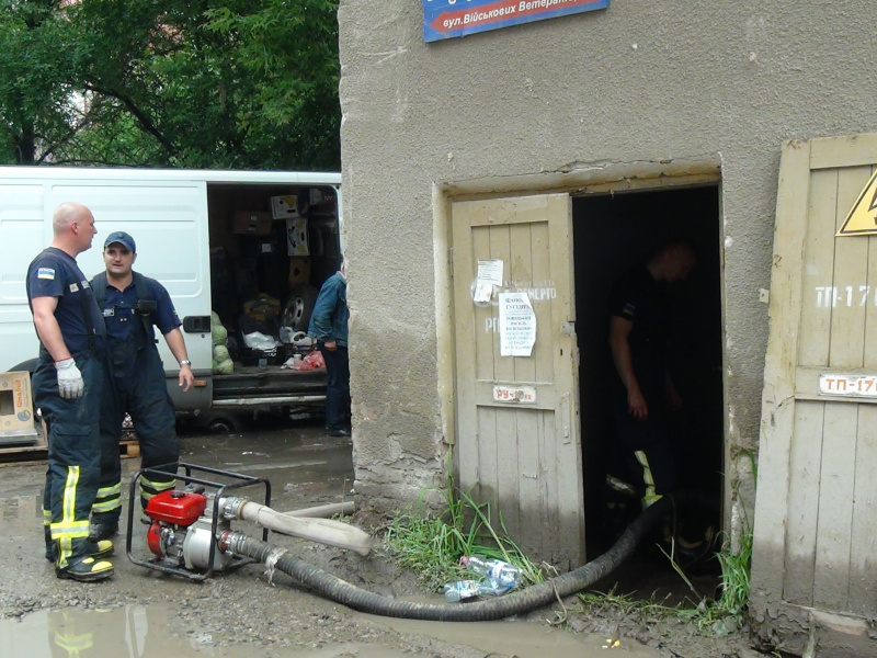 В Ивано-Франковской области затопило более 200 жилых зданий (фото)