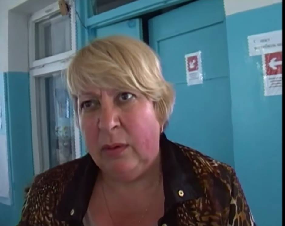 "Відкриємо двері вбивцям": у школі на Донбасі працює пособниця терористів (фото)