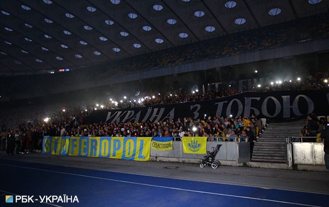 "Украина с тобой!": в Киеве на "Олимпийском" провели масштабную акцию в поддержку Сенцова (фото)
