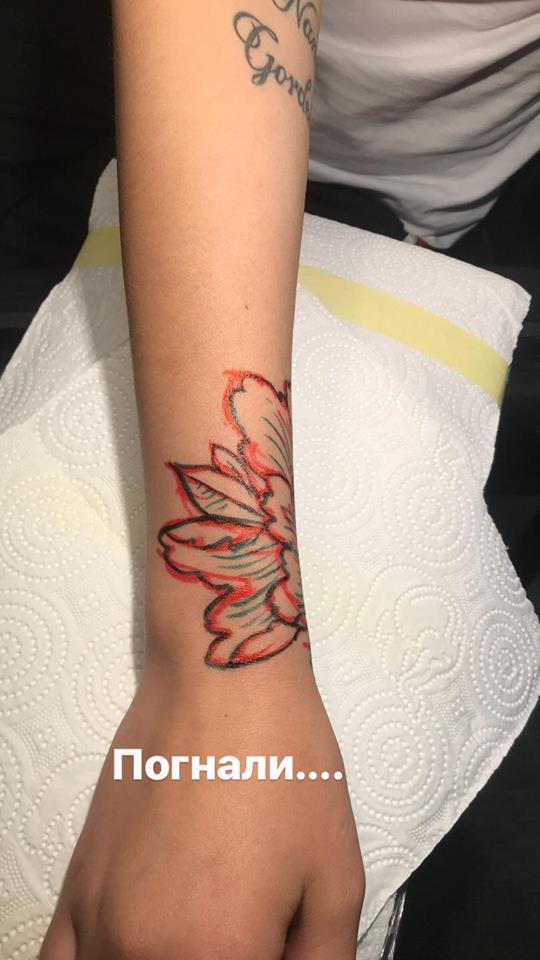 "Красота требует боли": Приходько похвасталась новой татуировкой (фото, видео)