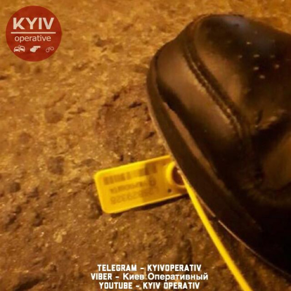 &quot;Експрес доставка&quot;: у Києві &quot;Укрпошта&quot; на ходу втратила посилки і поїхала далі (фото)