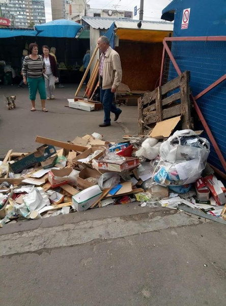 "Все в шоке": в Киеве сносят популярный рынок, а в сети радуются (фото)