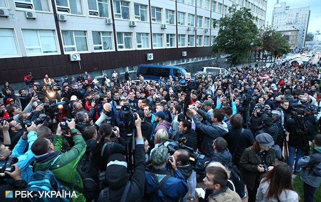 &quot;Украина с тобой!&quot;: в Киеве на &quot;Олимпийском&quot; провели масштабную акцию в поддержку Сенцова (фото)