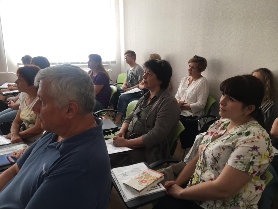 У Конотопі вандали розмалювали стіни приміщення, переплутавши рівність за права жінок з ЛГБТ