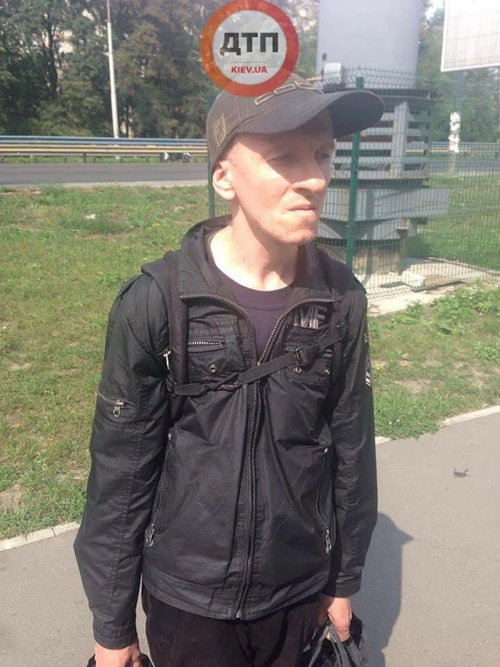 "Весь ліфт був залитий кров'ю": у житловому будинку Києва вбили жінку (фото)