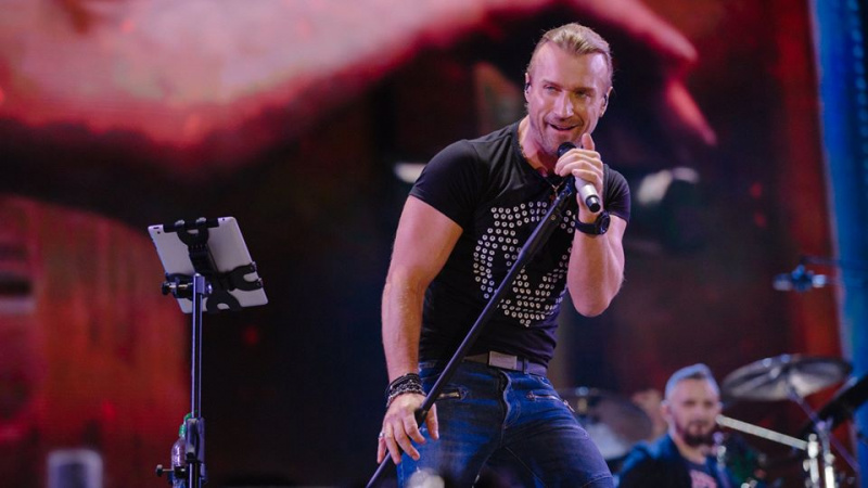 Олег Винник на Atlas Weekend: "вовчиці" в восторге (фото, видео)