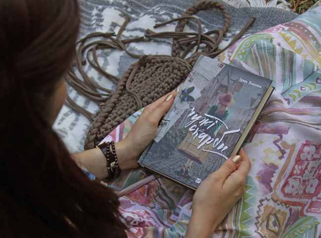 Пригоди, ностальгія і жіночі таємниці: 10 кращих книг для відпустки