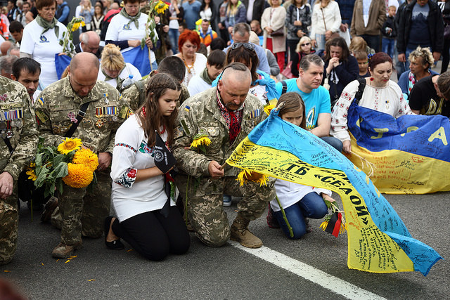 Украинцы на коленях фото