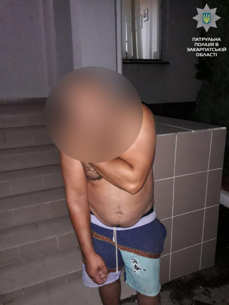 Угрожали вилами: жители Закарпатья напали на полицейского