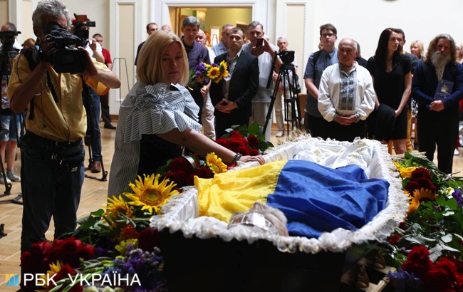 В Киеве попрощались с Левком Лукьяненко (фоторепортаж)