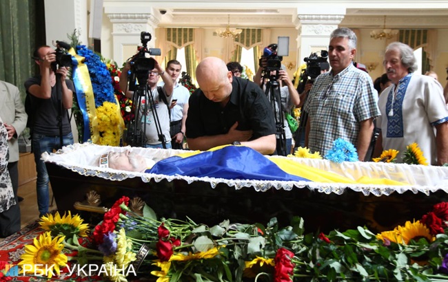 В Киеве попрощались с Левком Лукьяненко (фоторепортаж)