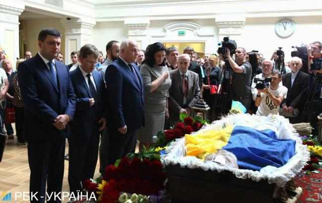 В Киеве попрощались с Левком Лукьяненко (фоторепортаж)