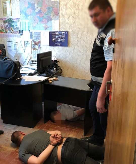 "Альтернатива" в обхода закона: как сотрудники полиции "погорели" на взятке в 25 тыс. грн