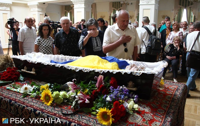 В Киеве попрощались с Левком Лукьяненко (фоторепортаж)